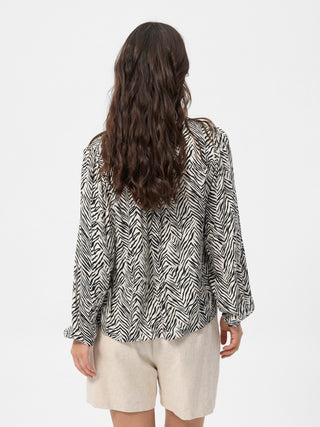 Sort‑hvid zebra‑stribet RedGreen dametop med V‑udskæring, lange ærmer med elastikmanchetter og løs pasform