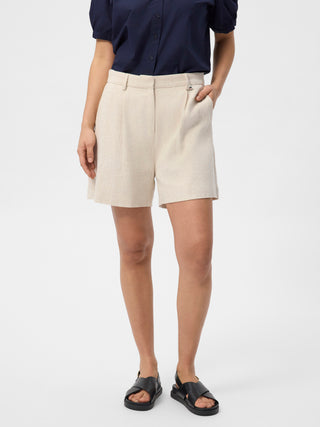 Cremefarvede RedGreen dameshorts med flad front, skrålommer og bæltestropper