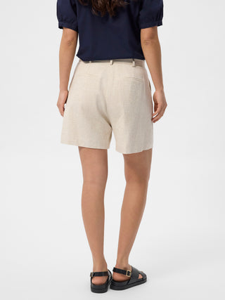 Cremefarvede RedGreen dameshorts med flad front, skrålommer og bæltestropper